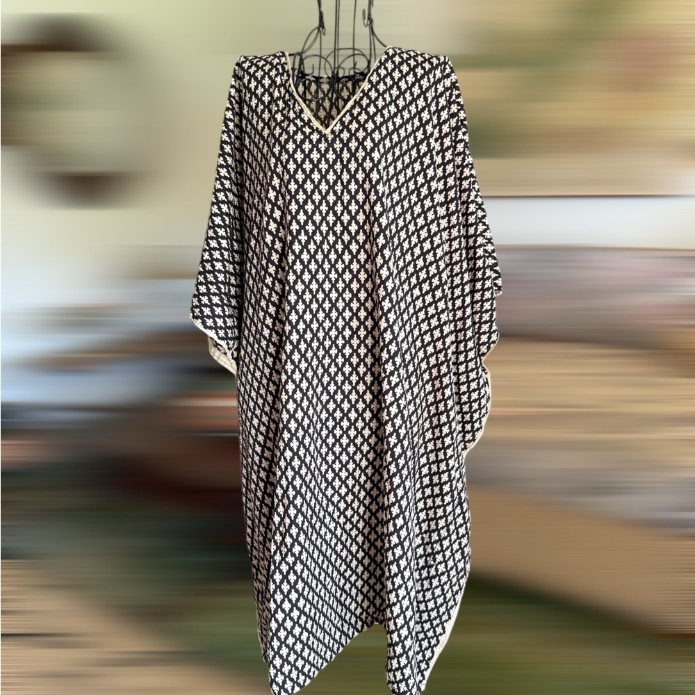 Chic Black and White Patterned Kaftan